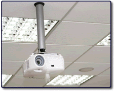 o fissato sul soffitto
